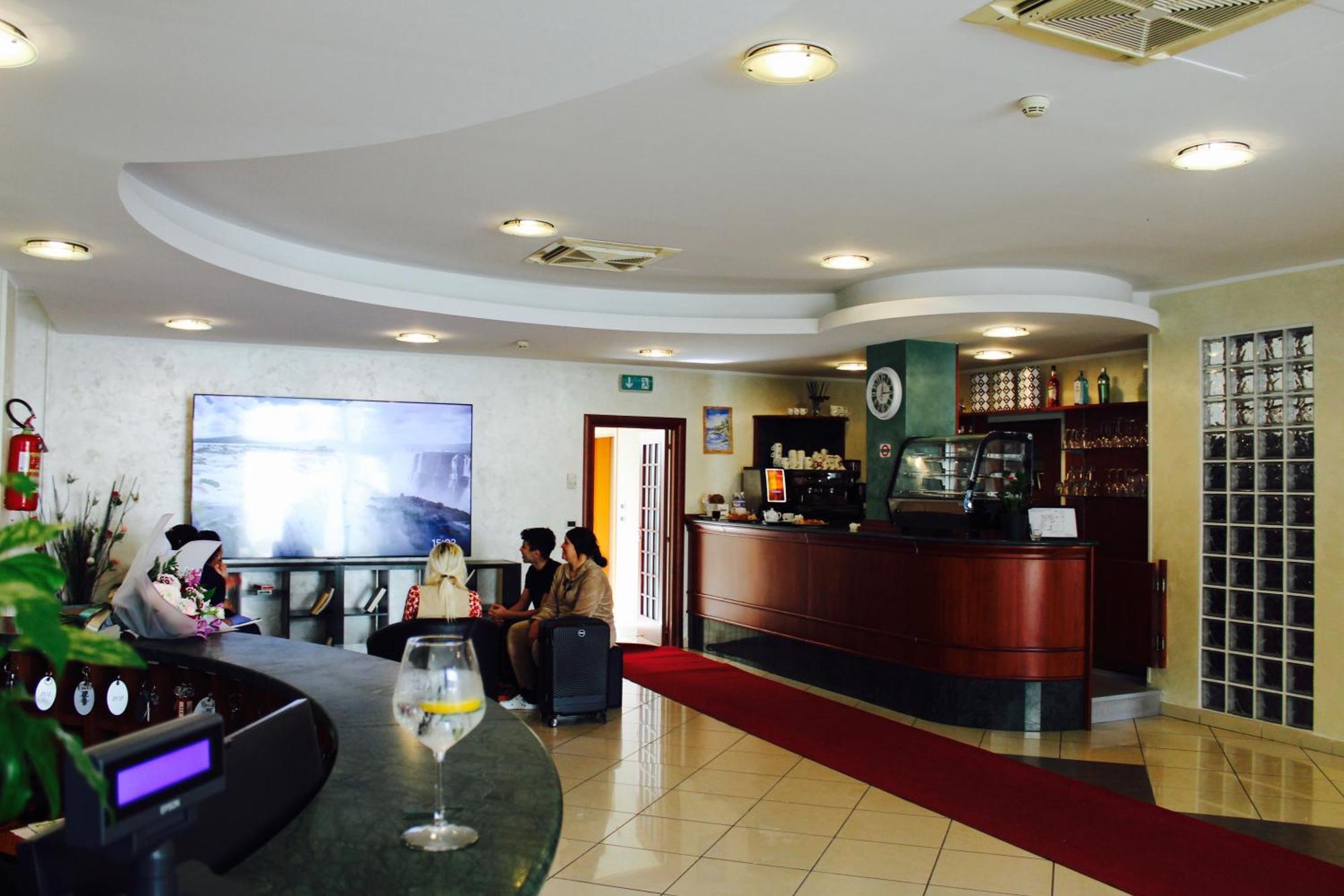 Blue Hotel 切塞纳蒂科 外观 照片